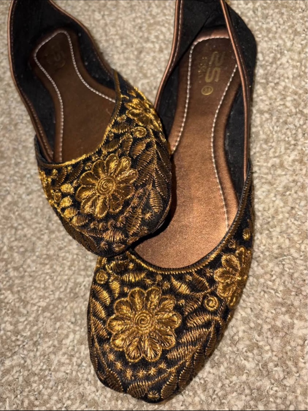 Gold Embroidered Black Ballet Flats traditional khussa - Picture 7 of 7